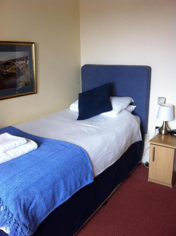 Bed and Breakfast The Leaking Well Dunhampton Habitación foto
